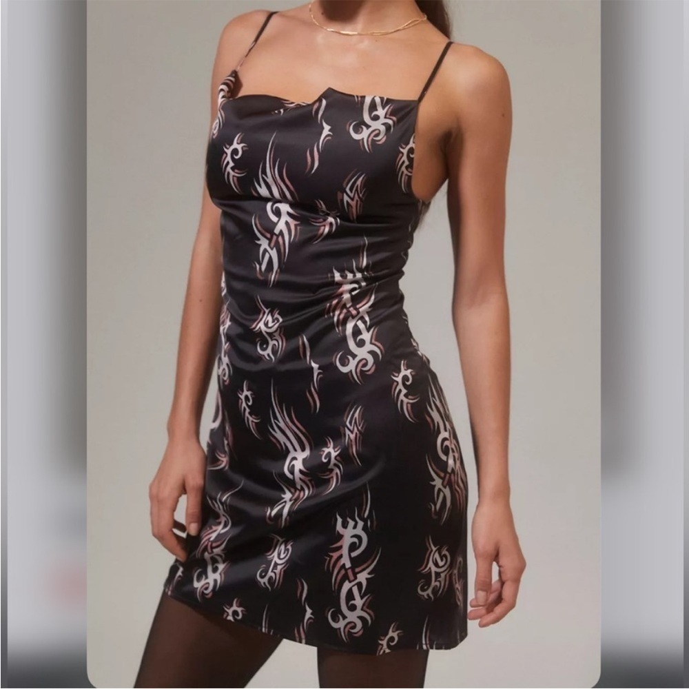 Urban Outfitters Women’s Mallory Cowl Slip Black
Patterned Dress Size Small